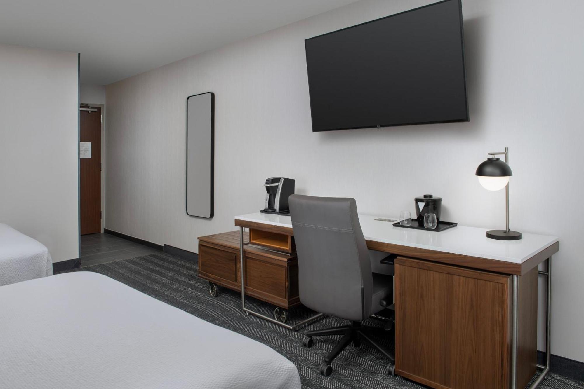 Courtyard By Marriott San Diego Carlsbad Exterior photo