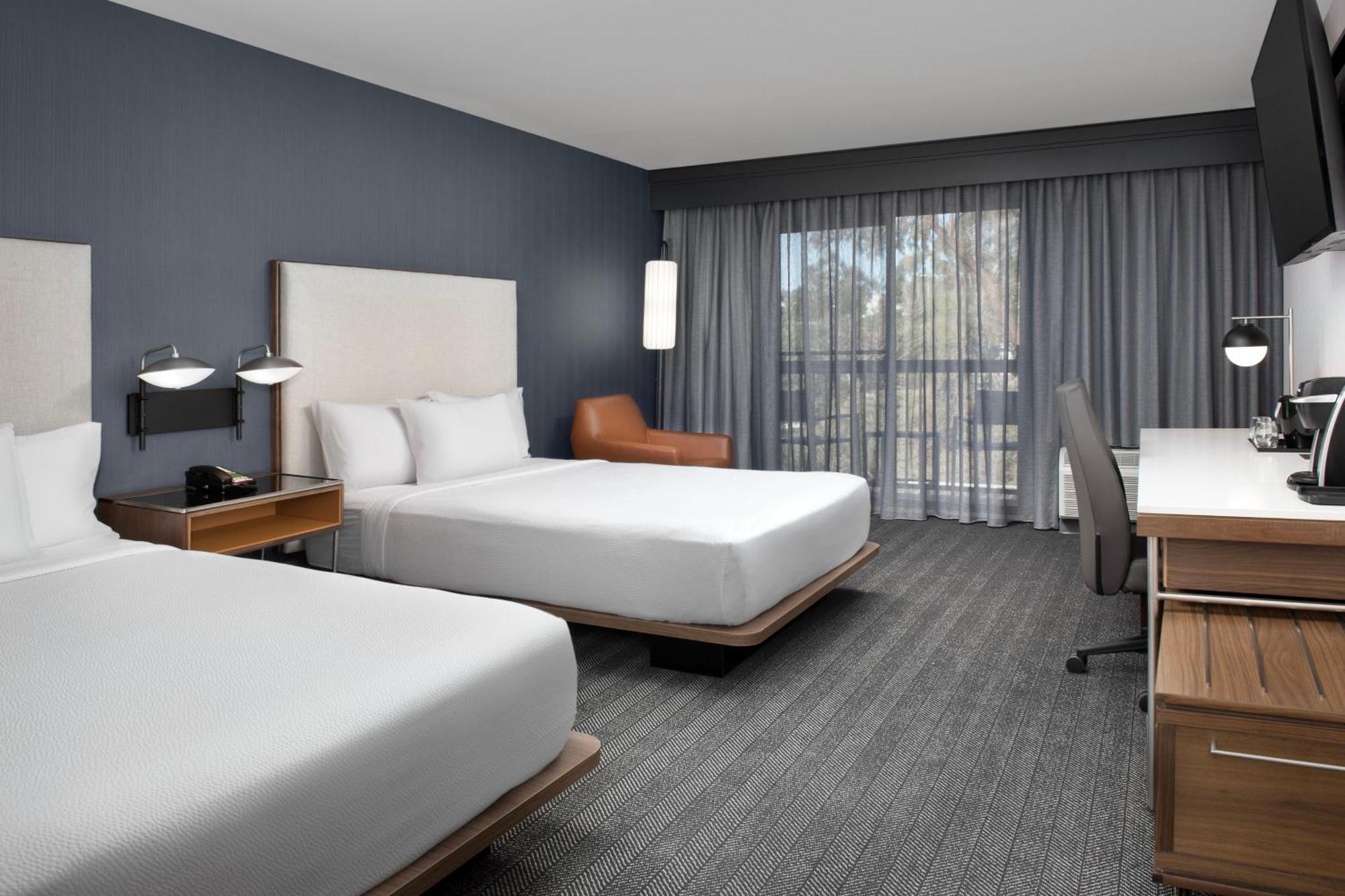 Courtyard By Marriott San Diego Carlsbad Exterior photo